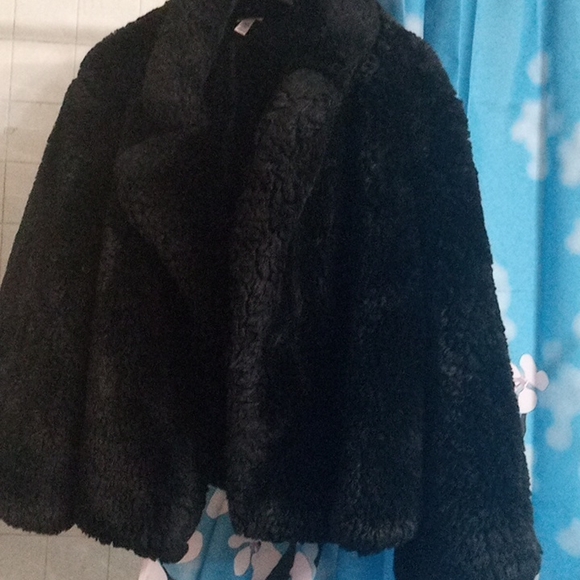 Victoria Secret Faux fur - Picture 2 of 2